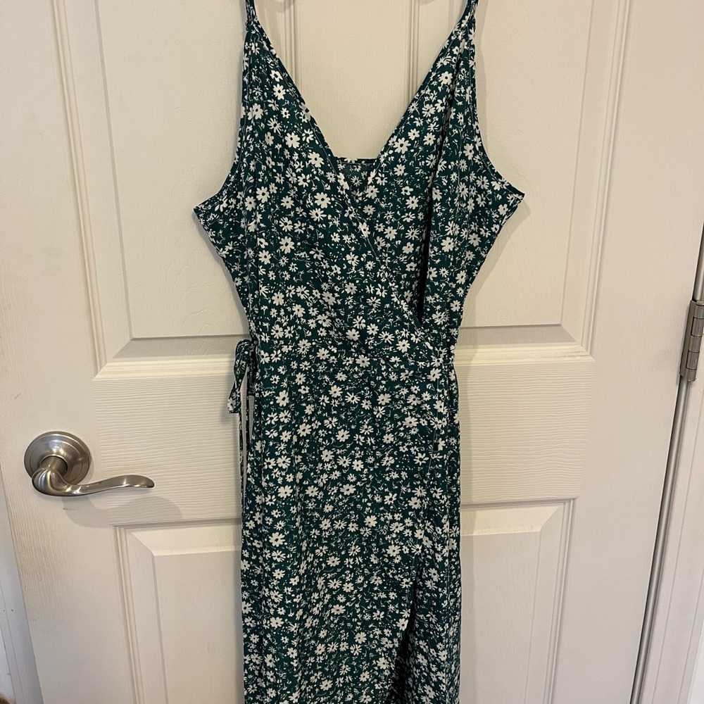 Cupshe- Thalia Ditsy Tie Slip Dress